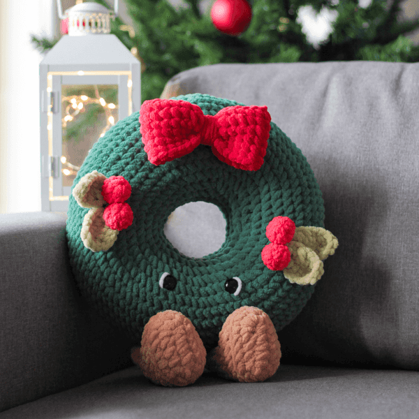 Wreath Pillow main image